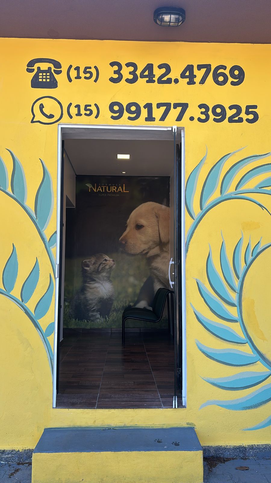 Fachada e entrada da clínica Duovet